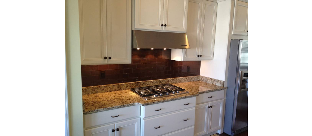 Cinnamon Glass Subway Tile 3×6 Room Scene